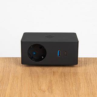 Versa Q Розеточный блок,  1 розетка + 2 USB (A + C) порта (5В,  3A),  110-220В,  16A,  IP20,  че